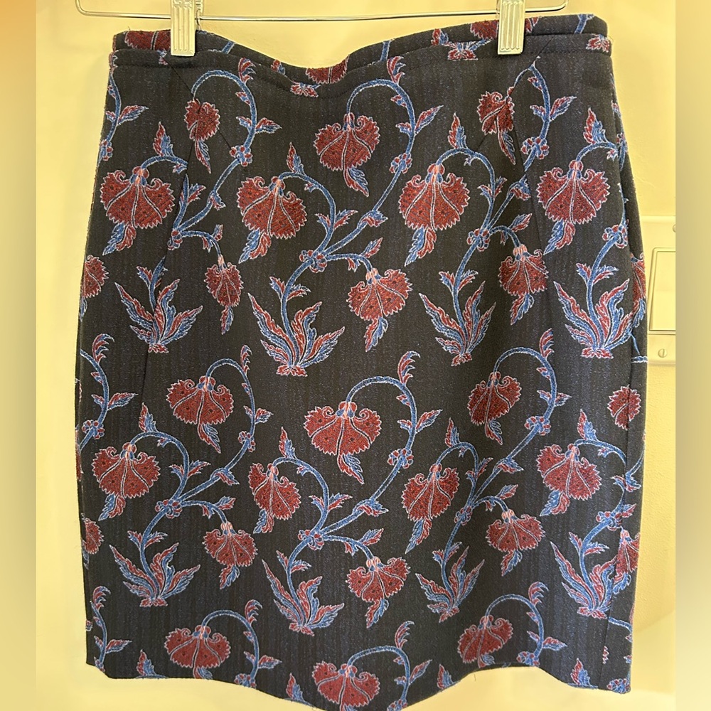 Floral Patterned Skirt - Black and Red